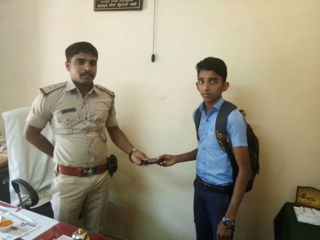 ಪುತ್ತೂರು : ಪ್ರಾಮಾಣಿಕತೆ ಮೆರೆದ ವಿದ್ಯಾರ್ಥಿ